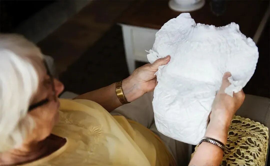 What's the difference between adult pull-up pants and adult diapers?